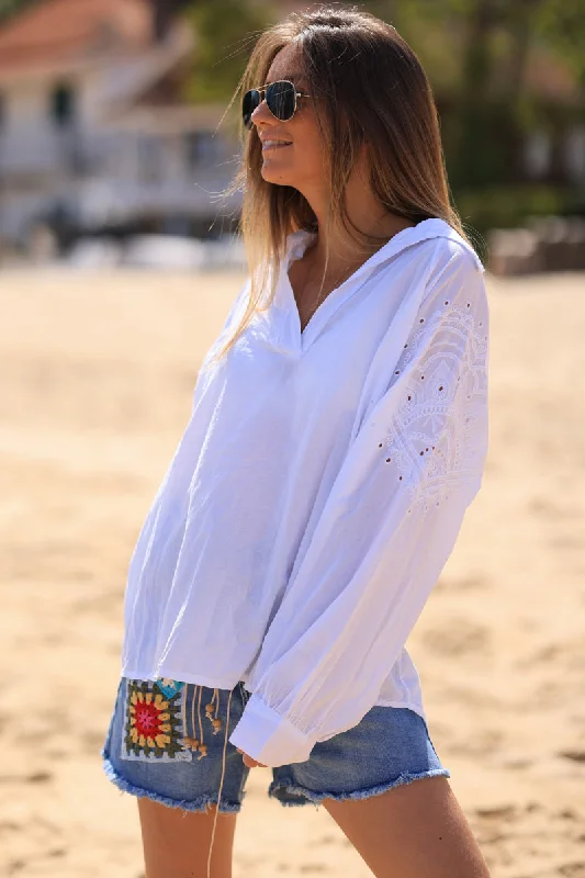 Blouse en coton blanche col chemise broderie cœur mandala sur les épaules